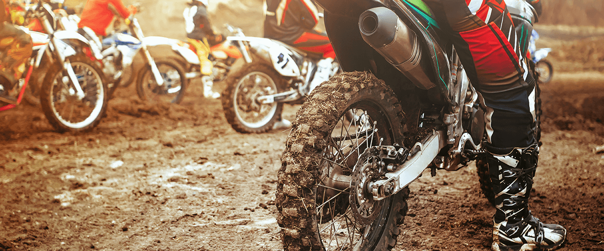 Qual a diferença entre a moto de enduro e de motocross? - DID®